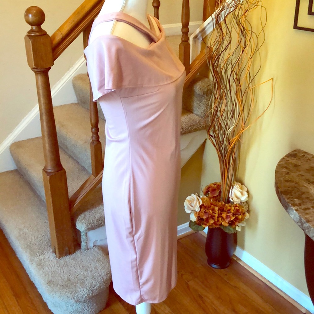 🌸 Cold-Shoulder Ruffle Halter Dress - Picture 3 of 7